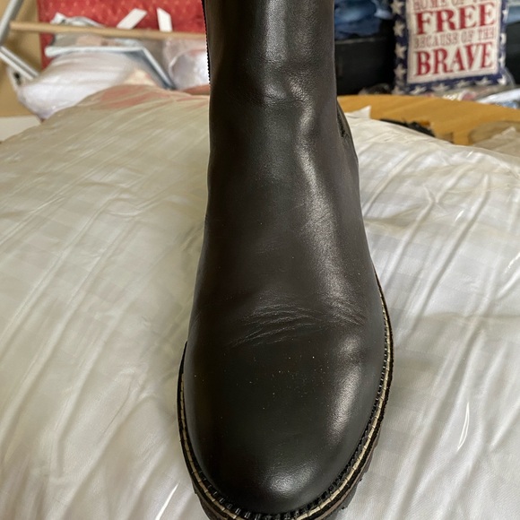 Chelsea leather ankle bootie 8 B - Picture 9 of 10